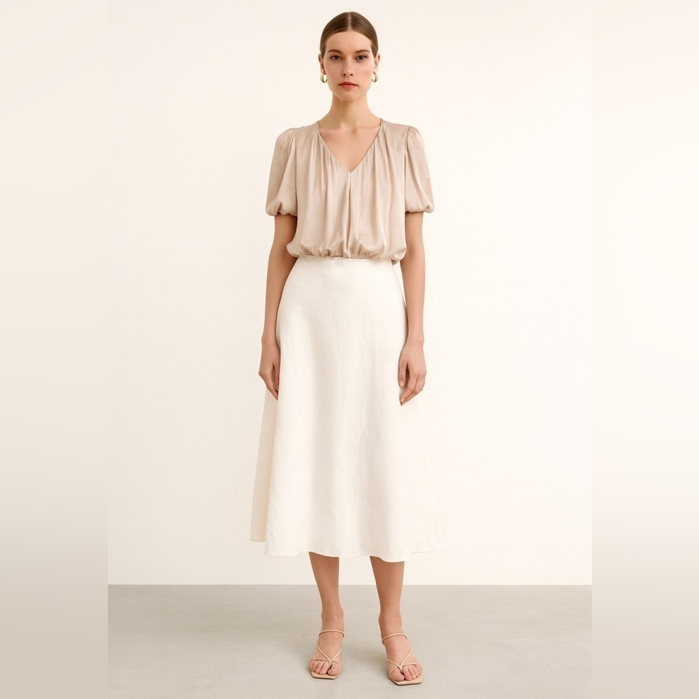 ASTR NWT feminine bubble hem & sleeve top IN champagne color. Small
